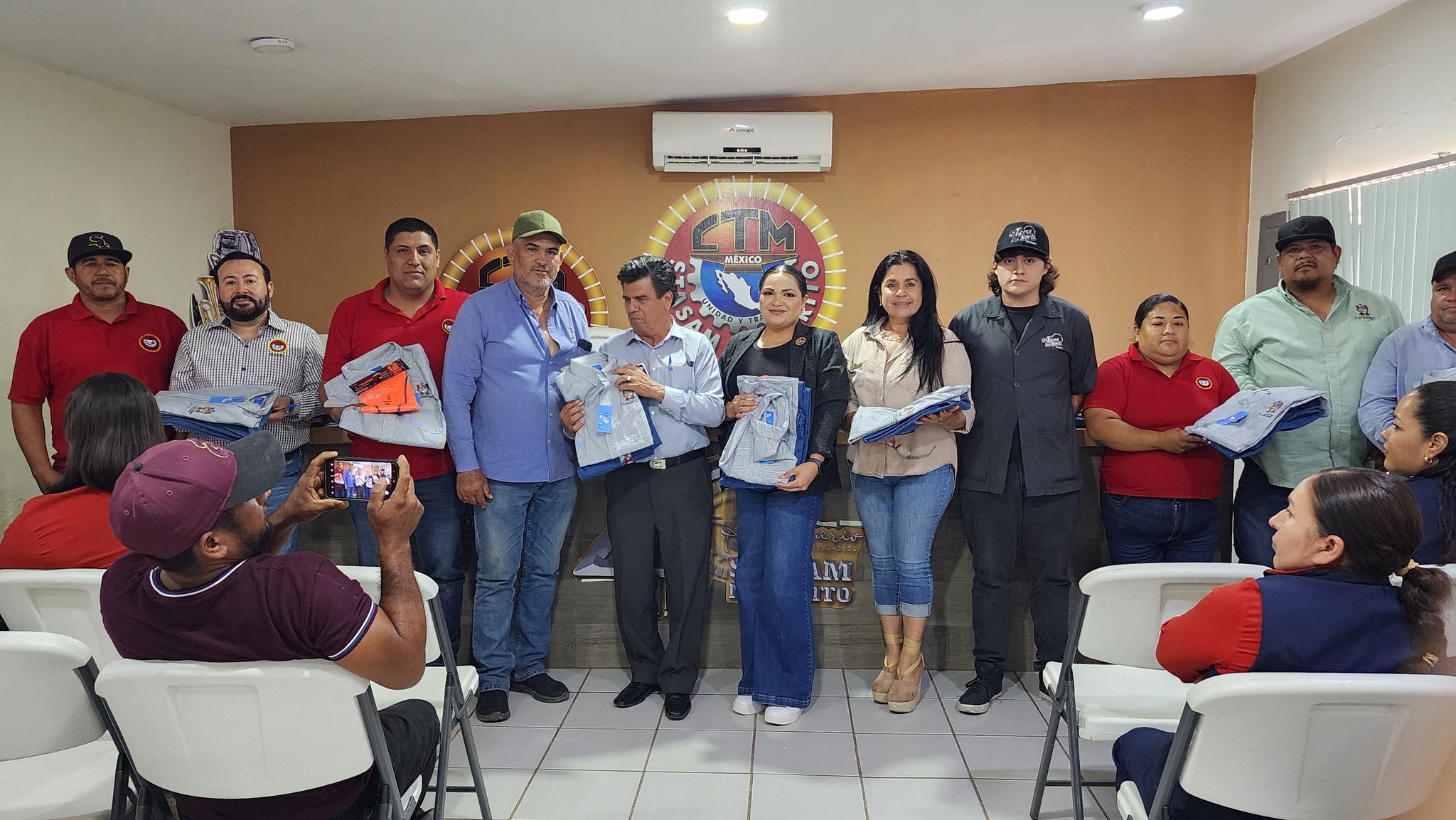 Entrega de Uniformes al Personal Sindicalizado de STASAM Mocorito